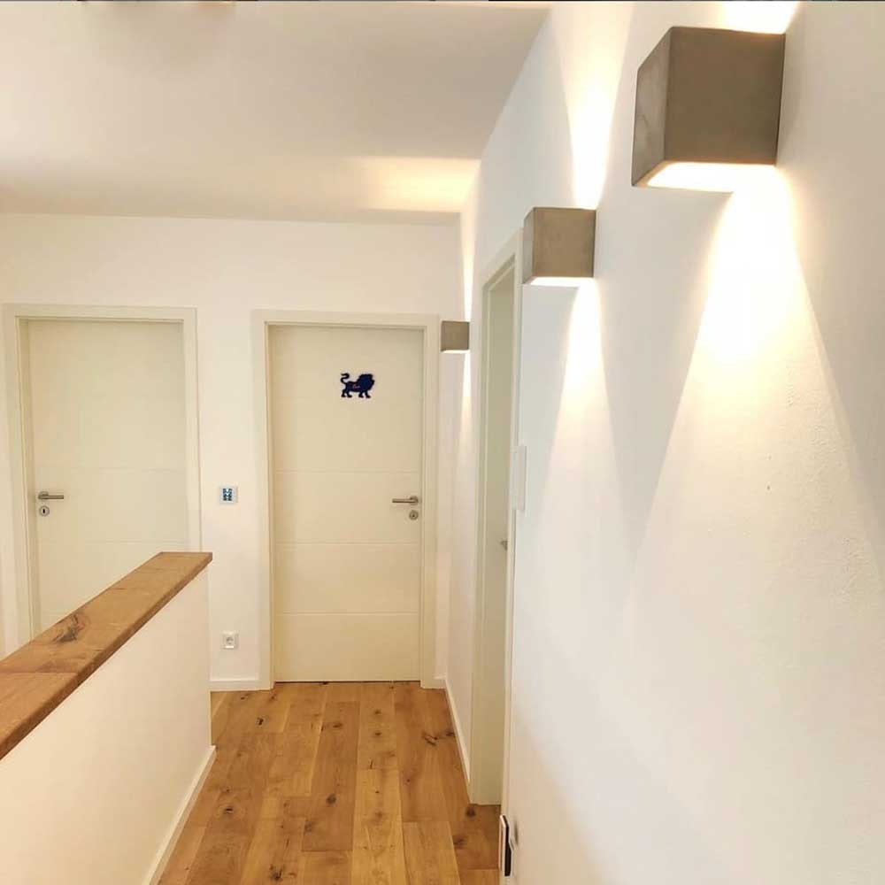 S.Luce s.luce Plinth Wandleuchte aus Beton Grau Letzter Tag