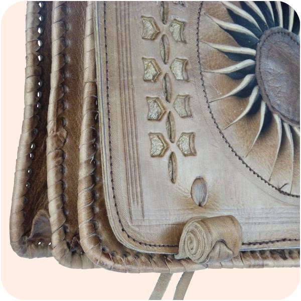 Simandra Leder-Handtasche „Dorah“ 22x28cm dunkelbraun I marokkanische Umhängetasche mit Ledernäherei I 100% Handarbeit I verstellbarer Schultergurt Bis zu 60% Rabatt