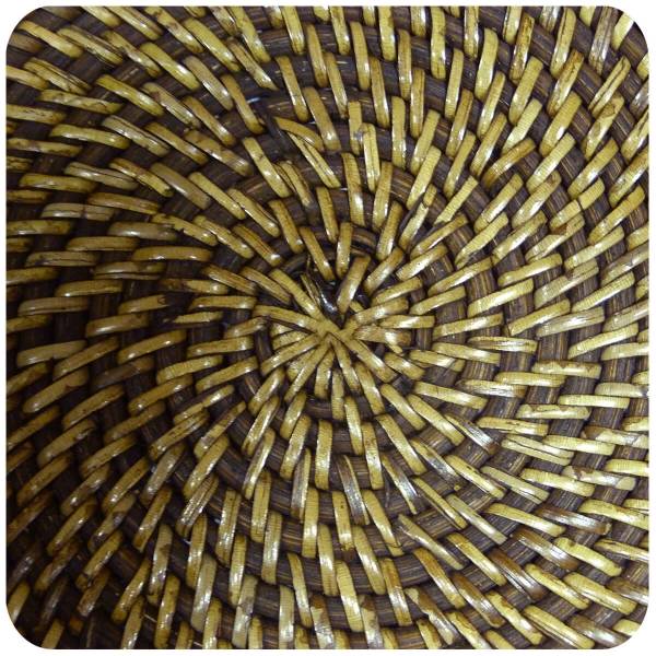Simandra Korbschale mit Deckel aus 100% Ata, Rattan Palme, dekorative Unikate Korb-schale Holz-korb Handarbeit natur rund 33x20 cm VIP-Rabatte